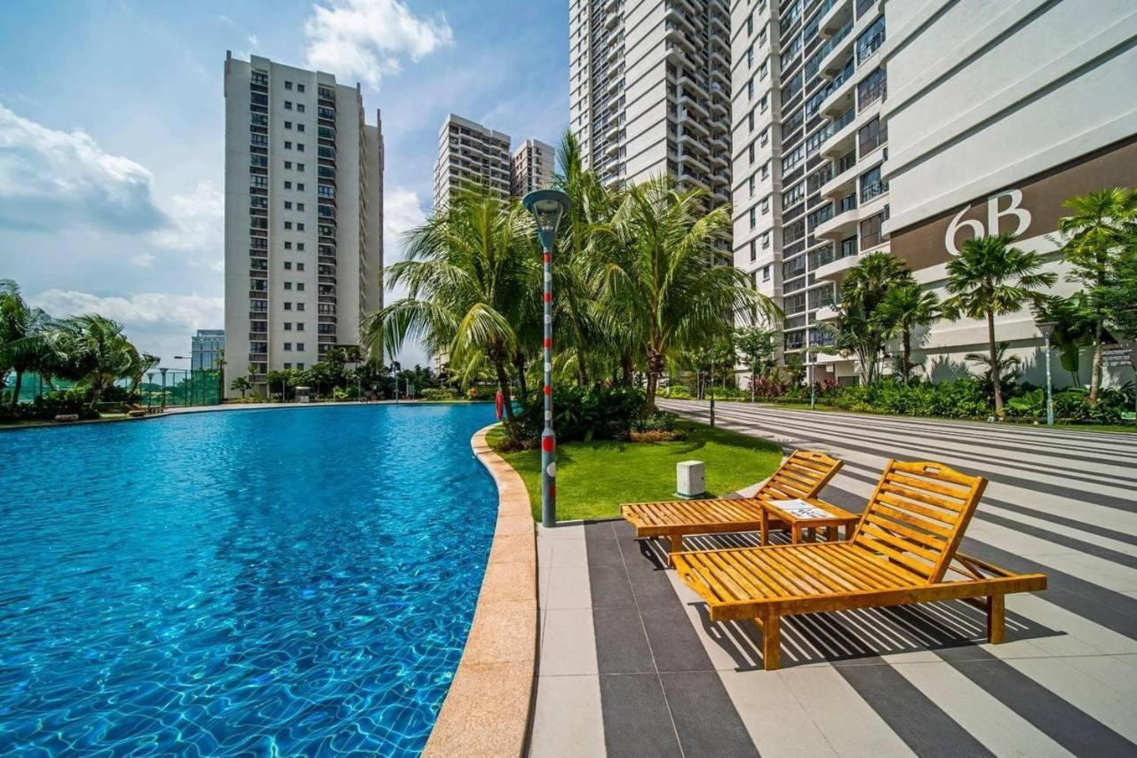 Country Garden Beach By Sweet @ Danga Bay Apartemen